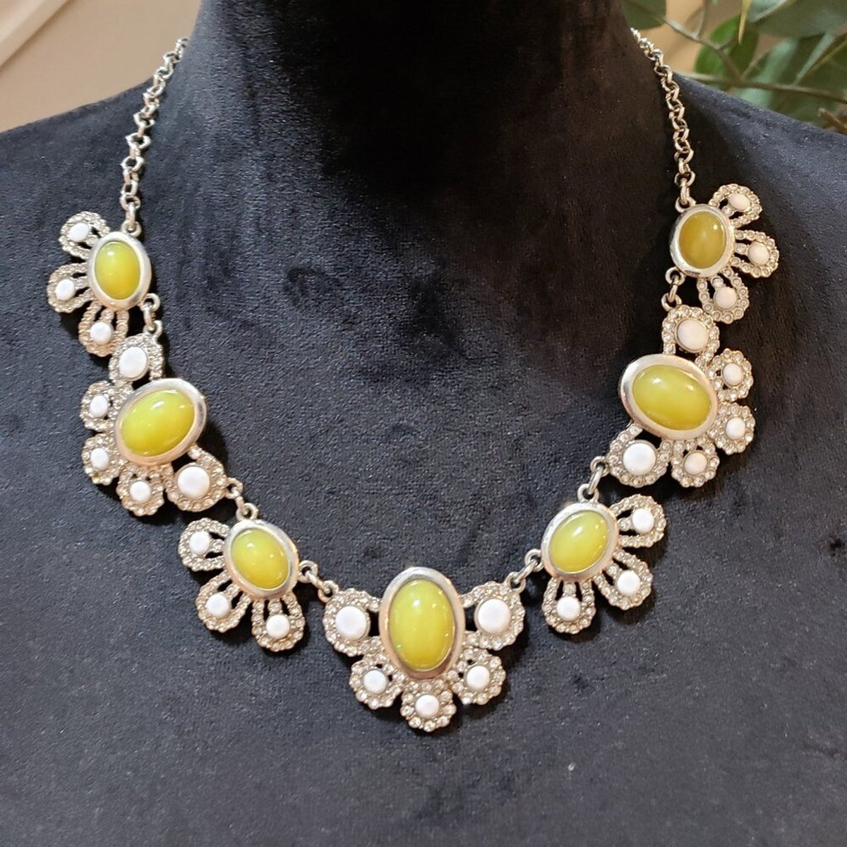 Womens Fashion Yellow Mona Lisa Stone and Beads Necklace with Lobster Clasp