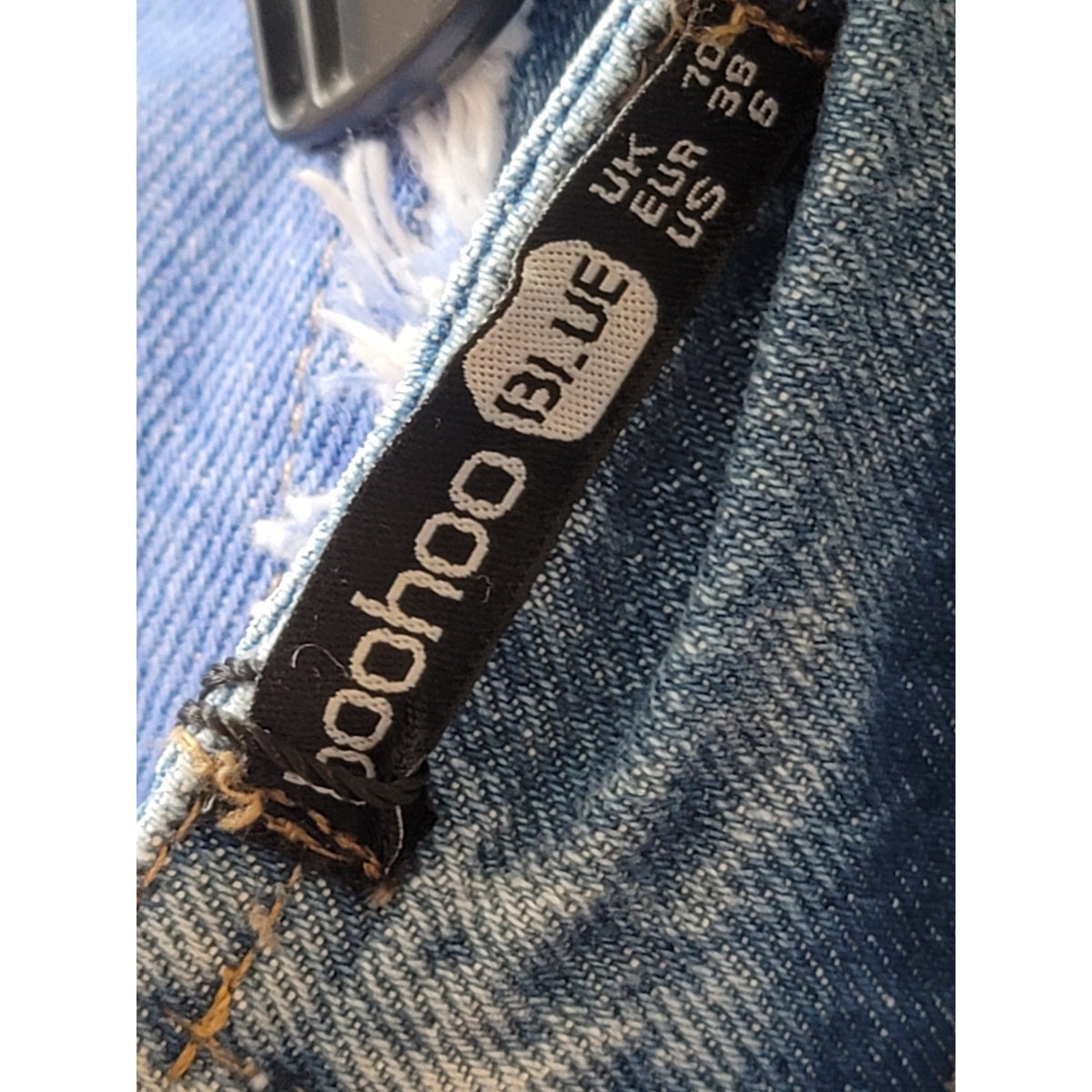 Boohoo Mini Skirt Women's Size 6 Blue/White Patchwork Frayed Chain Back Zipper