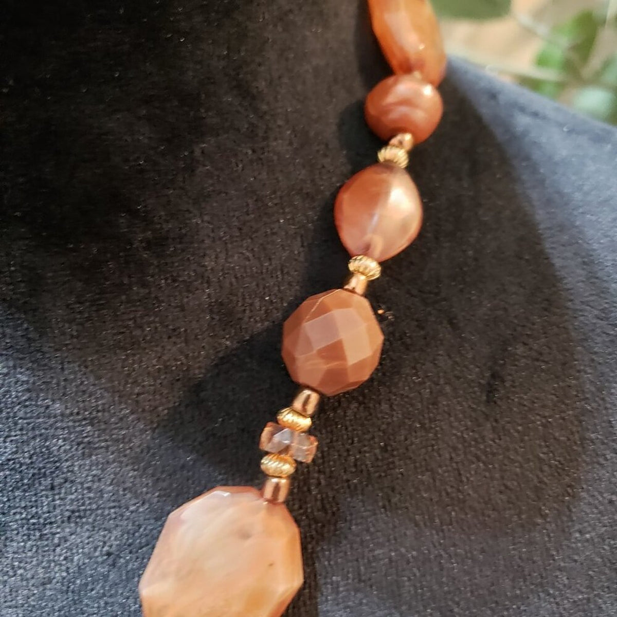 Womens Fashion Brown Chunky Bead Disc Pendant Collar Necklace with Lobster Clasp