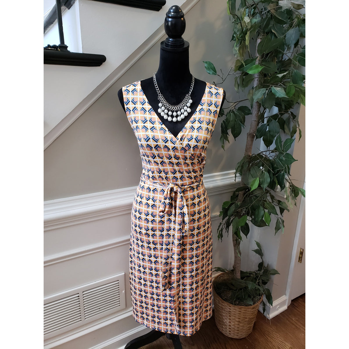 JustFab Dress Womens 1X Multicolor Sleeveless V-Neck Belted Geometric Print