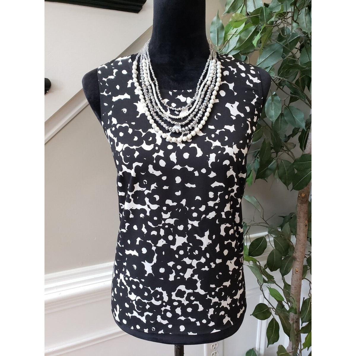 CAbi Women's White Black Floral 100% Polyester Round Neck Sleeveless Top Tank XS