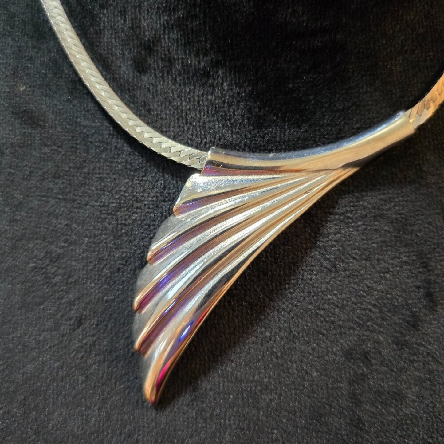 Womens Vintage Trifari Silver Tone Metal Pendant Necklace with Lobster Clasp
