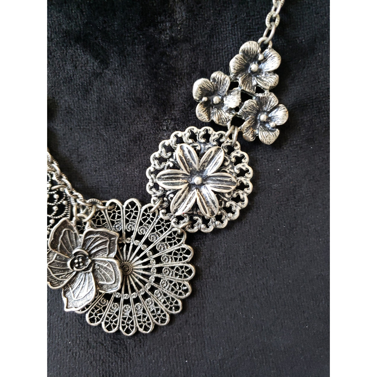 Vintage Silver Tone Floral Necklace Lace Design with Leaf & Flower Charms