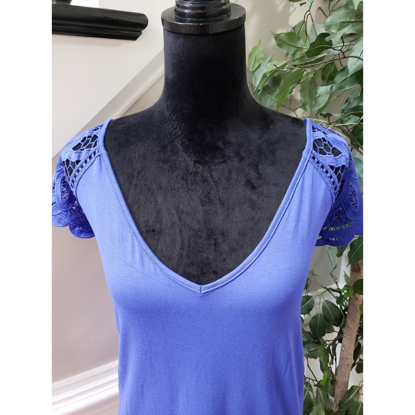 Avenue Top Blouse Women Size 22/24 Blue Solid Viscose Casual Short Sleeve V-Neck