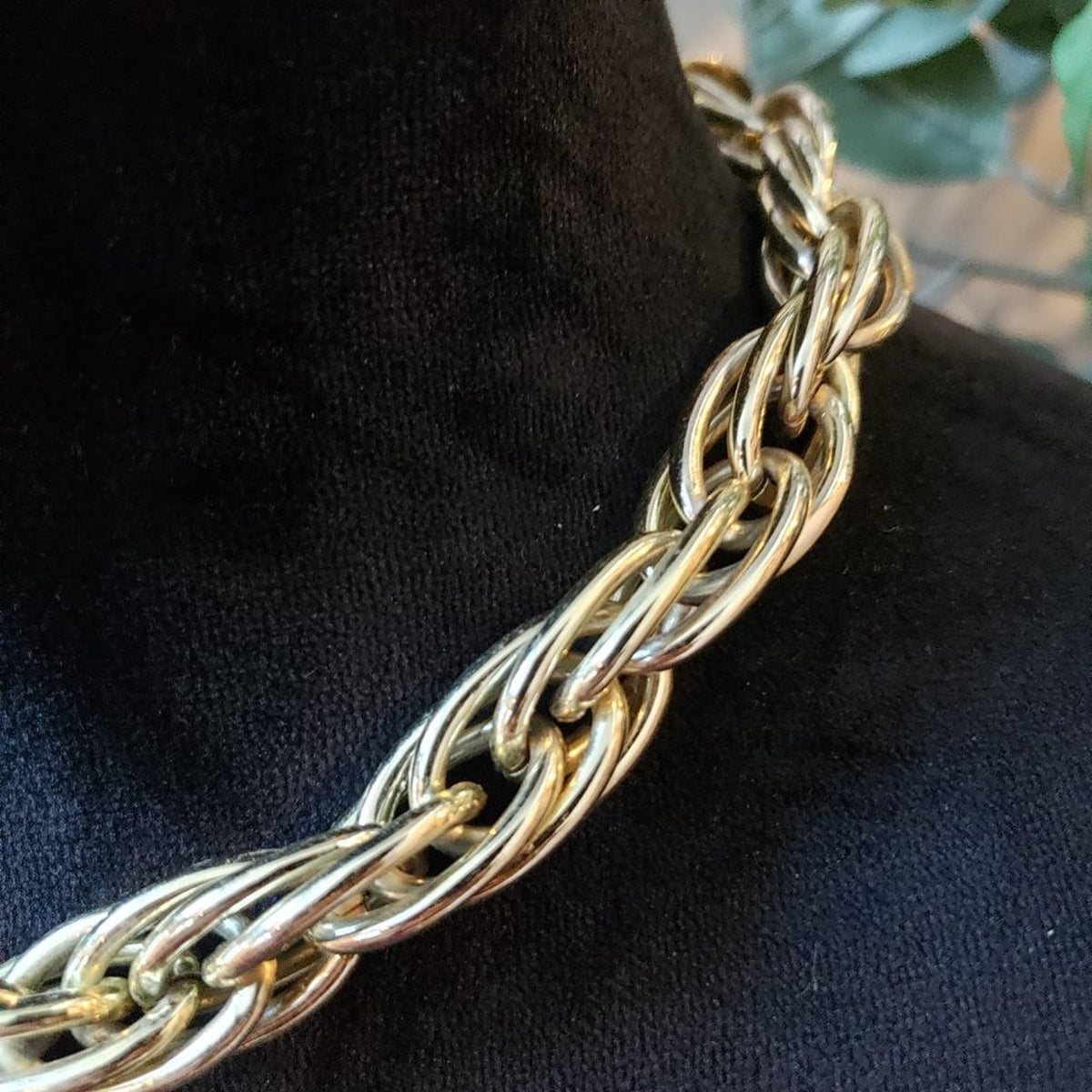 Womens Fashion Gold Tone Double Spiral Chain Collar Necklace with Pearl Clasp
