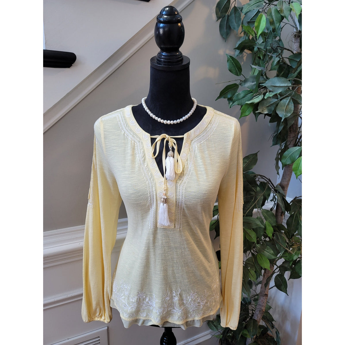 White House Black Market Blouse Women's Size Small Butter Yellow Long Sleeves