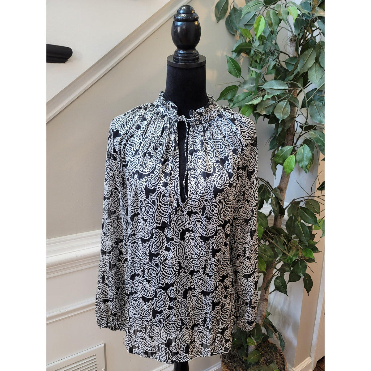 H&M Top XL Black White Paisley Ruffle Tie Split Neck Raglan Sleeve Casual Party