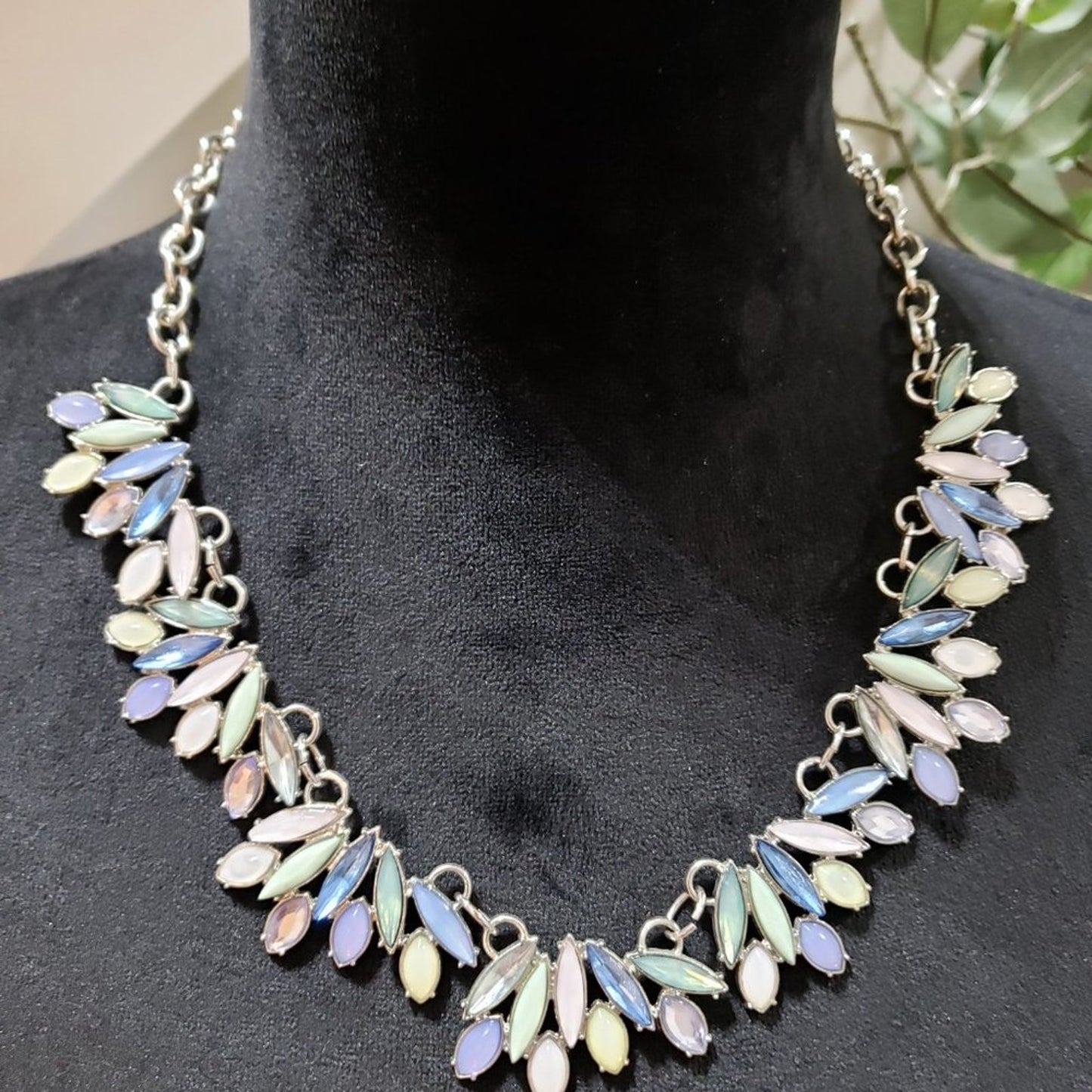 Women Fashion Multicolor Mixed Crystal Stones Collar Necklace with Lobster Clasp