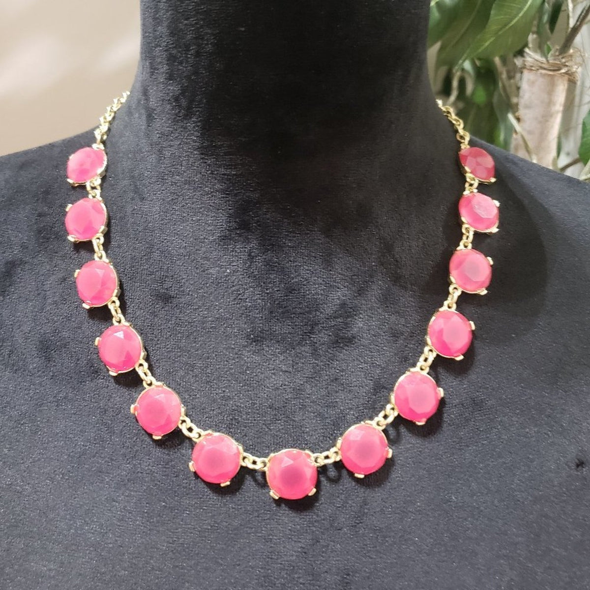 Womens Fashion Coral Pink Gem Stone Gold Tone Statement Necklace w/ Lobster Clas