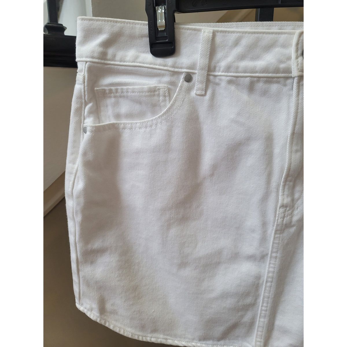 Express Mini Skirt Women's Size 12 White Denim High Rise Curved Hem 5-pockets
