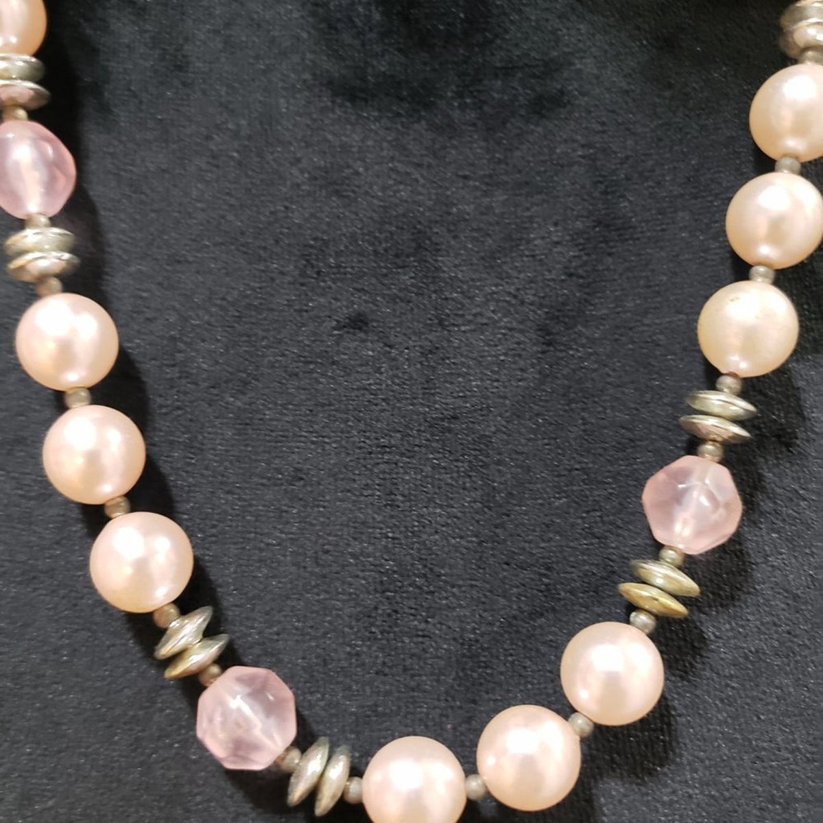 Women Fashion Rhinestone Beaded Freshwater Pearls Collar Necklace with Lobster