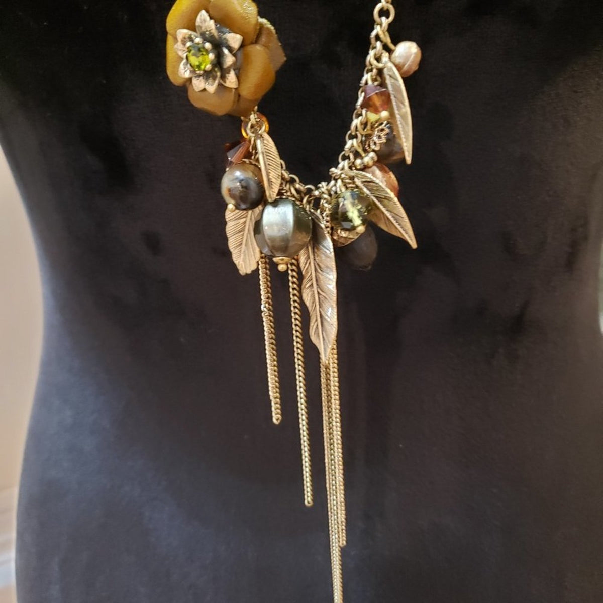 Bohm Women Fashion Gold Tone Flower Drop Pendant Collar Necklace w/Lobster Clasp