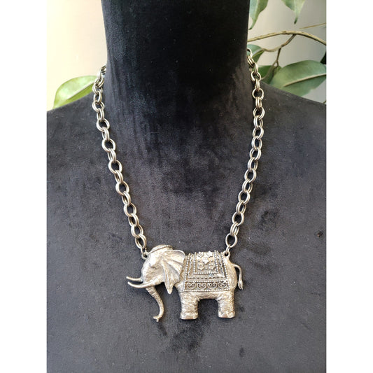 Womens Tibetan Silver Tone Retro Carving Elephant Charm Pendant Necklace Jewelry