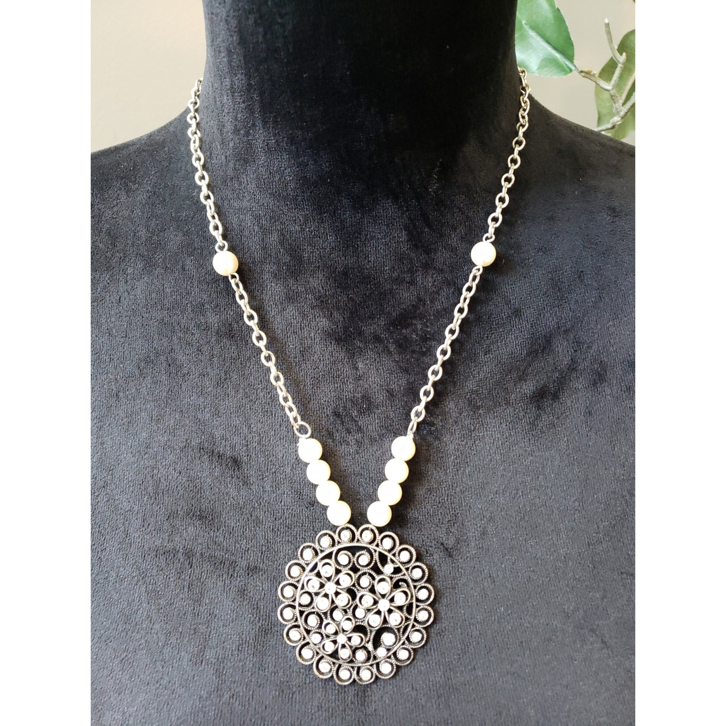 Vintage Style Filigree Pendant Necklace Faux Pearl Chain Statement Jewelry