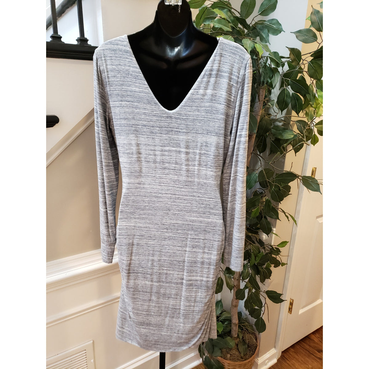 Banana Republic Bodycon Dress Women's Medium Gray Knit Viscose Long Sleeve V Neck
