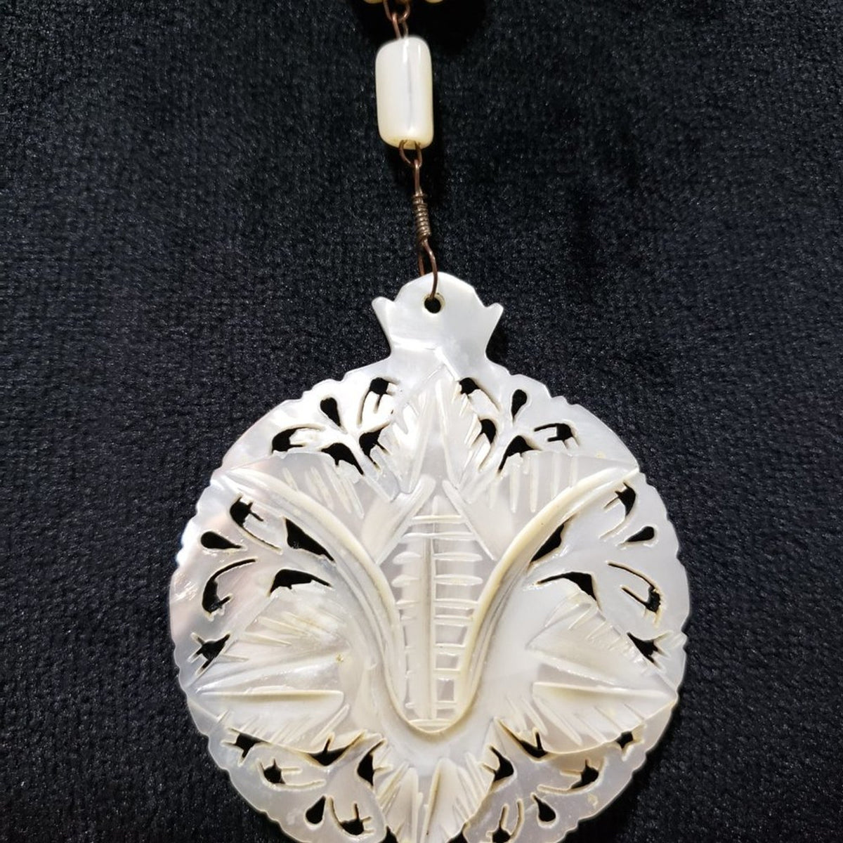 Womens Fashion Carved Mother of Pearl Floral Pendant Beaded Necklace w/ Toggle