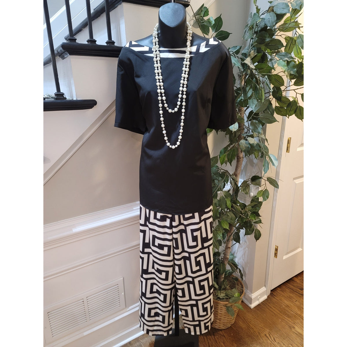Co-Ord Set Women's SZ 1XL Black/White Greek Key Boat Neck Short Sleeve Side Slit