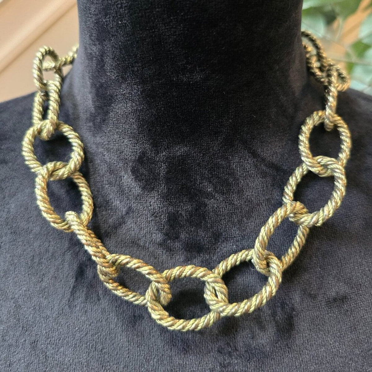 Womens Gold Tone Twisted Rope Ring Link Chain Choker Necklace with Toggle Clasp