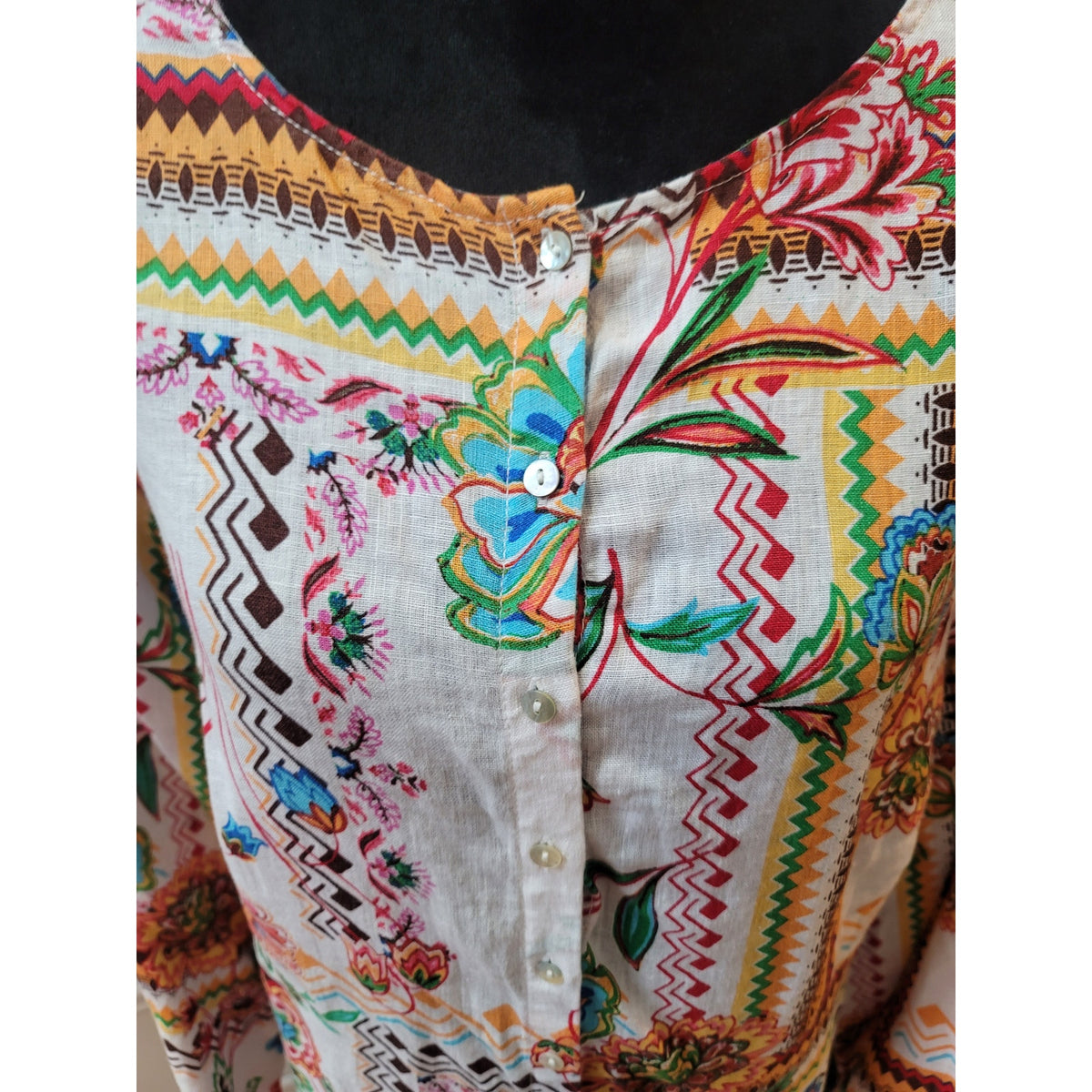 H Halston Blouse 1X Multi Linen Floral Scoop Long Sleeve Curved Hem Button-Up