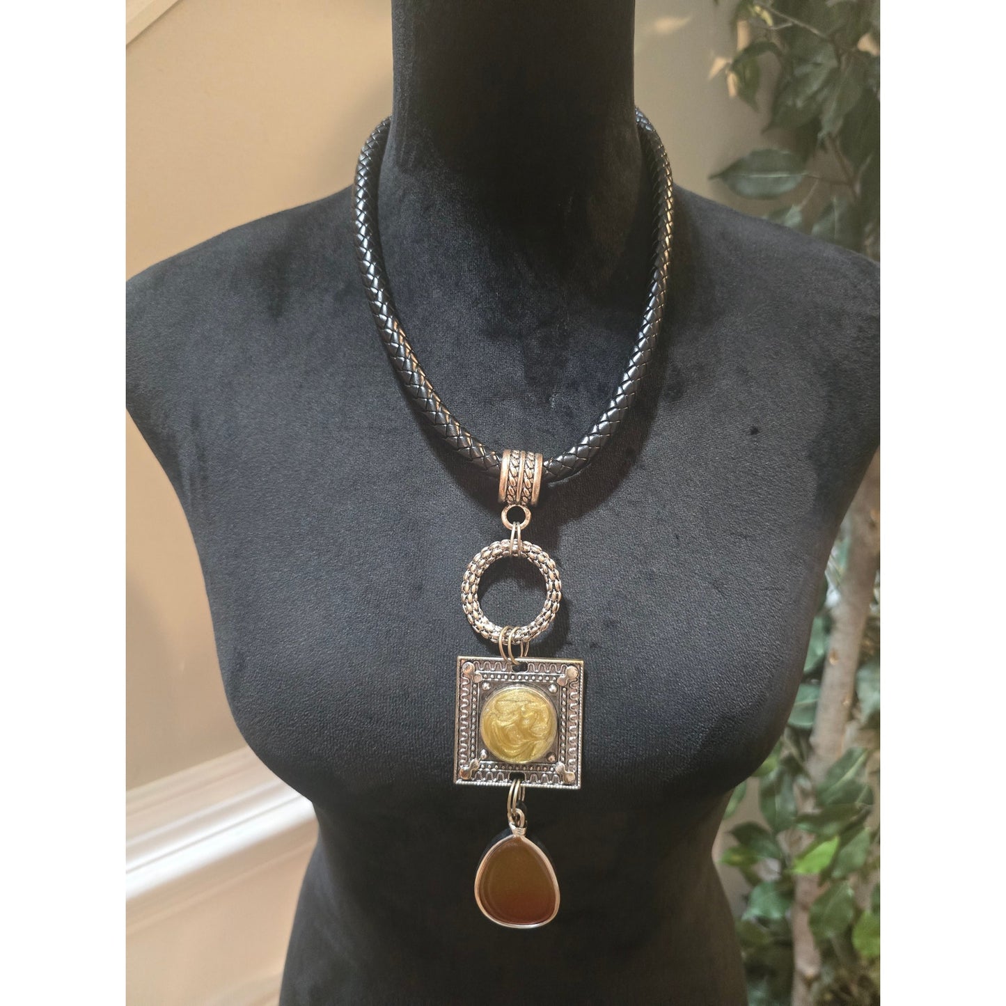 Women's Gold Tone Choker Necklace With Round Pendant Lobster Claw Clasp