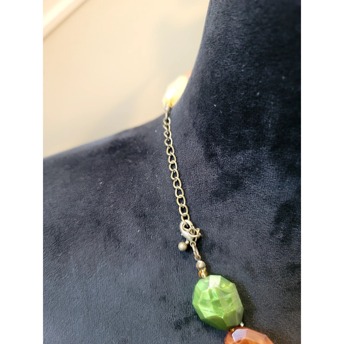 Vintage Lightweight Faceted Lucite Bead Necklace Green Amber Honey Statement
