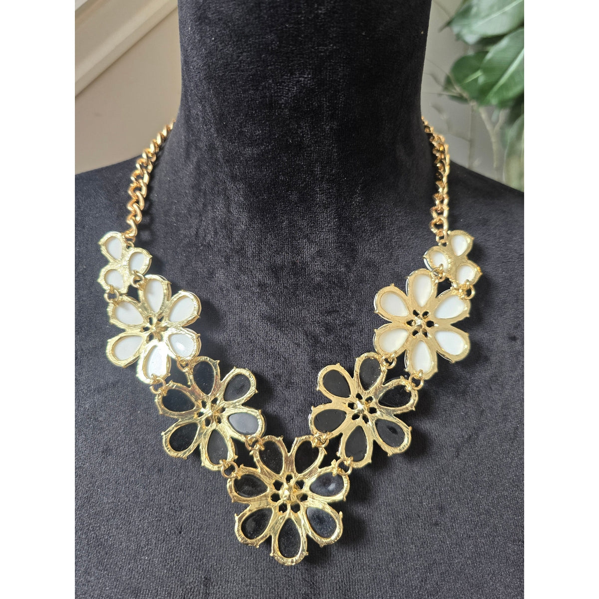 Black White Floral Flower Crystal Rhinestone Gold Tone Bib Necklace
