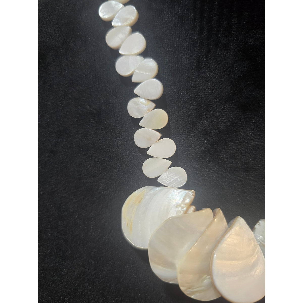 Women's Mother Of Pearl Teardrop Statement Necklace Elegant White Shell Jewelry