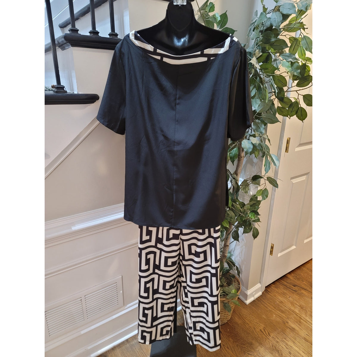 Co-Ord Set Women's SZ 1XL Black/White Greek Key Boat Neck Short Sleeve Side Slit