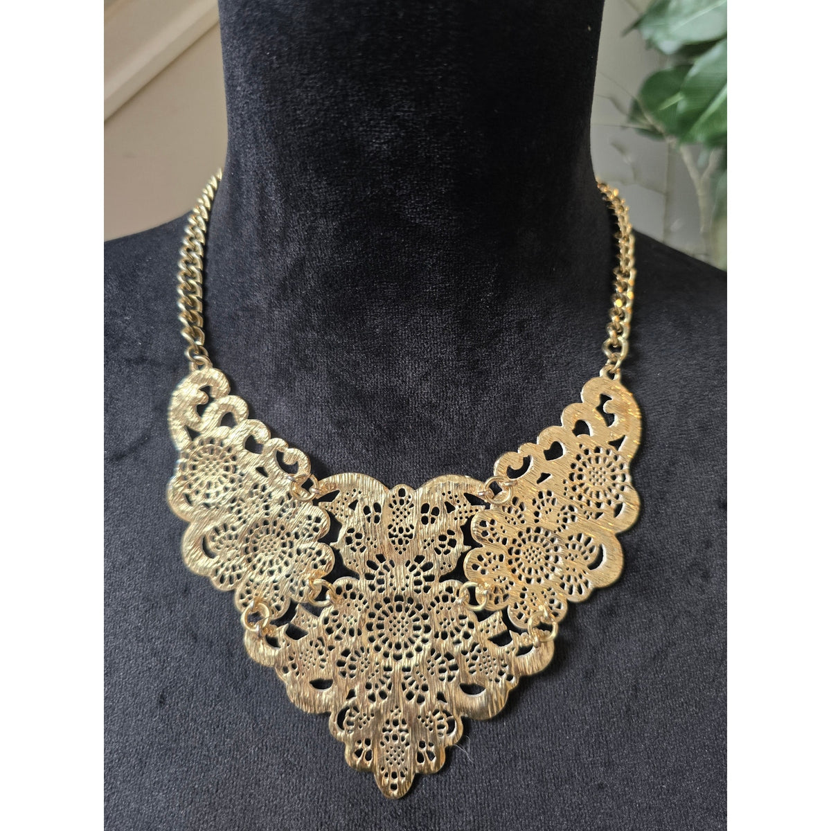 Gold Tone Intricate Filigree Floral Lace Design Ornate Bib Necklace