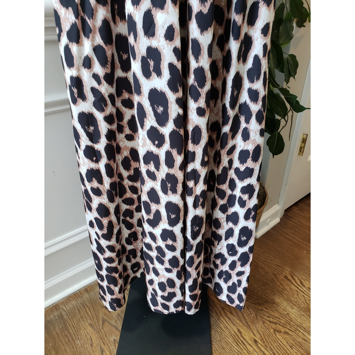 SHEIN Long Maxi Dress Womens Size 2 Black & Beige Leopard Plunge Neck Sleeveless