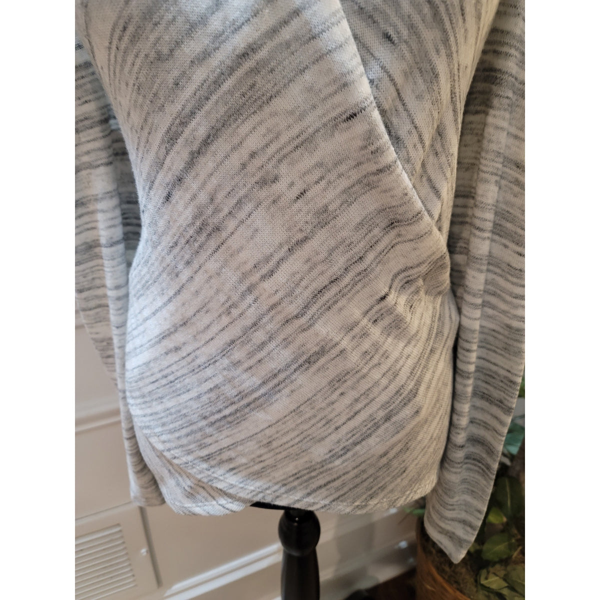 White House Black Market Wrap Sweater Womens Large White Space-Dye Cold Shoulder