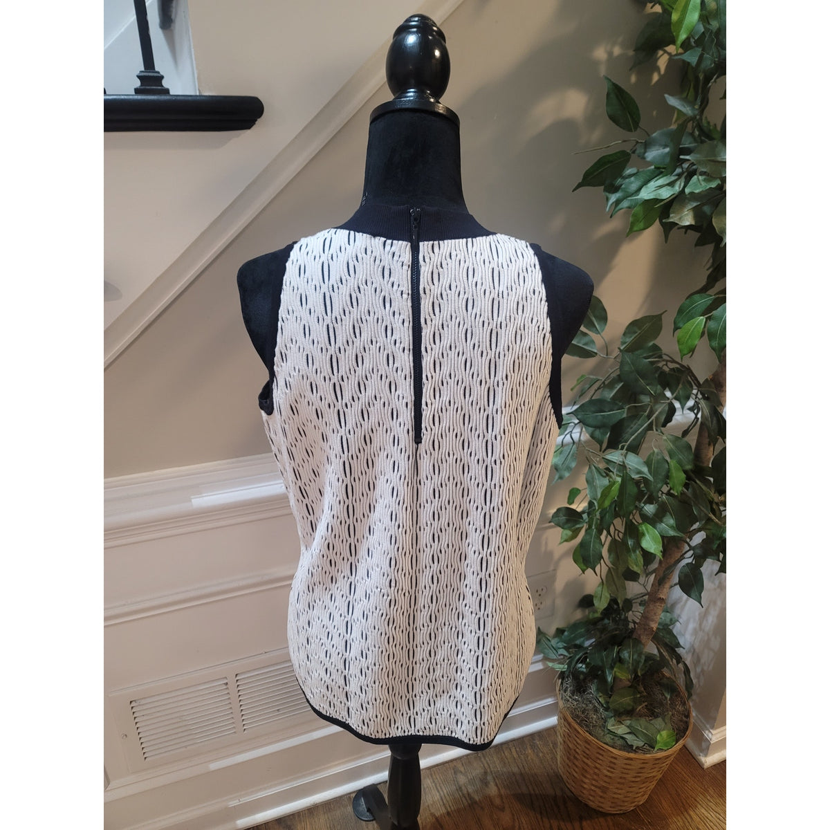 WHBM Sweater Tank Women's SZ XL White/Black Geometric Crew Neck Back Zipper