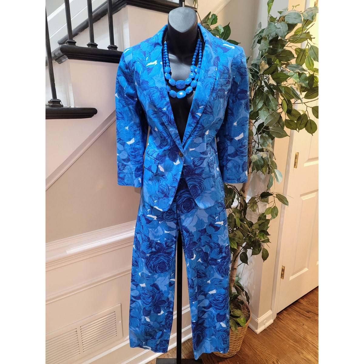 Ann Taylor Pant Suit Women's Size 10/8 Blue Floral Single Button Blazer Pockets