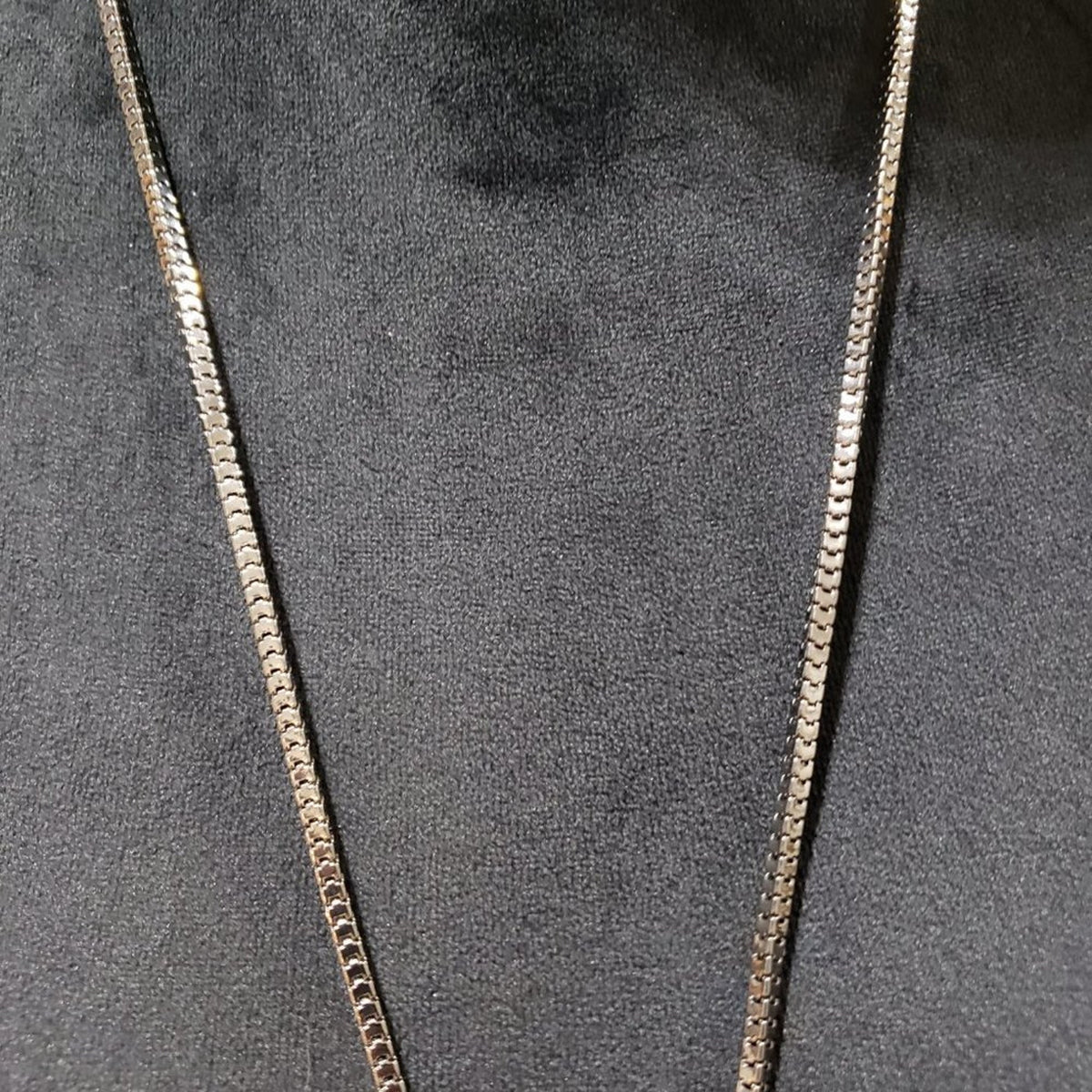 Guess Womens Silver Tone Chain Metal Dangle Bow Tassel Necklace w/ Lobster Clasp