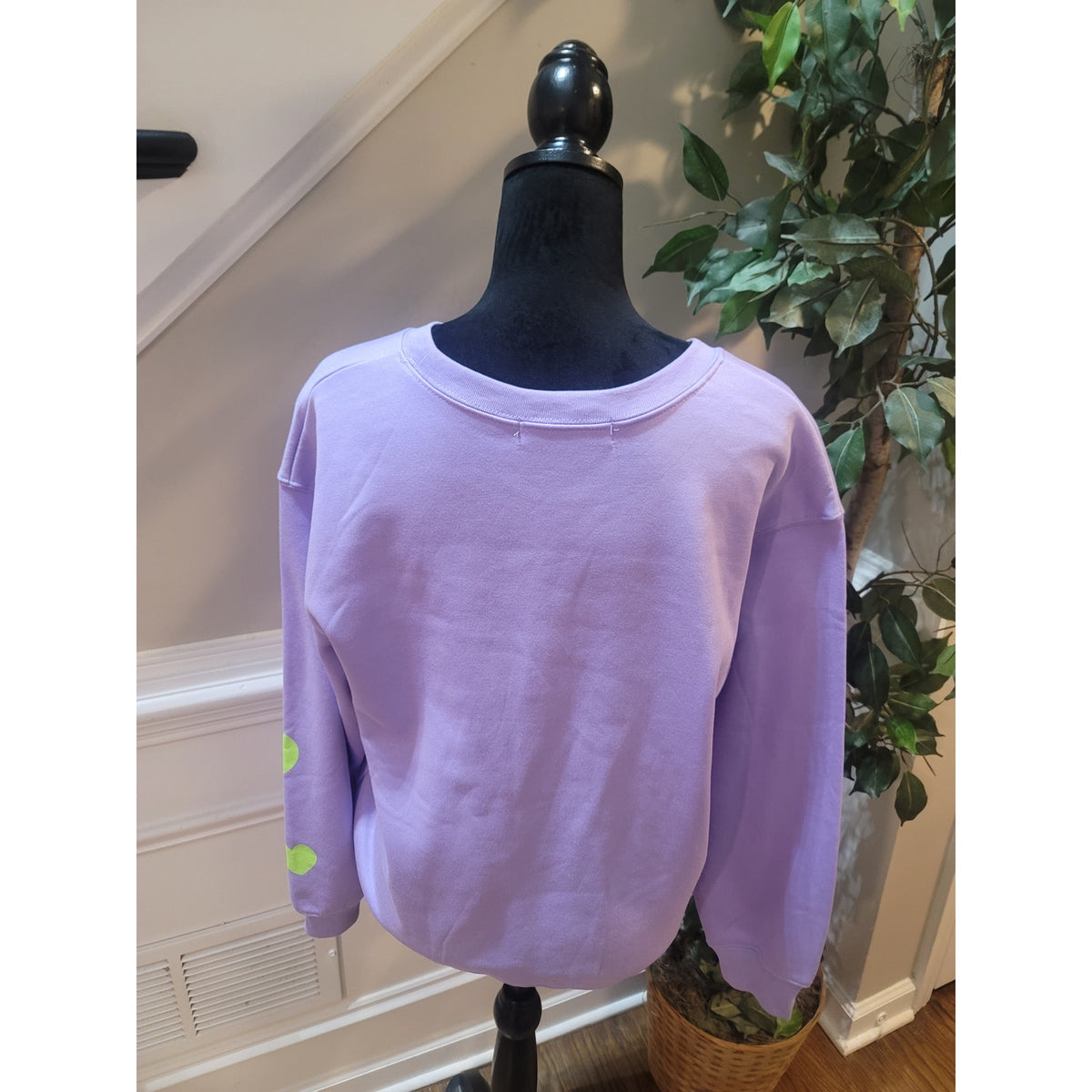 Wound Up Sweatshirt Women's M(7-9) Purple Graphic Print Drop Shoulder Crew Neck