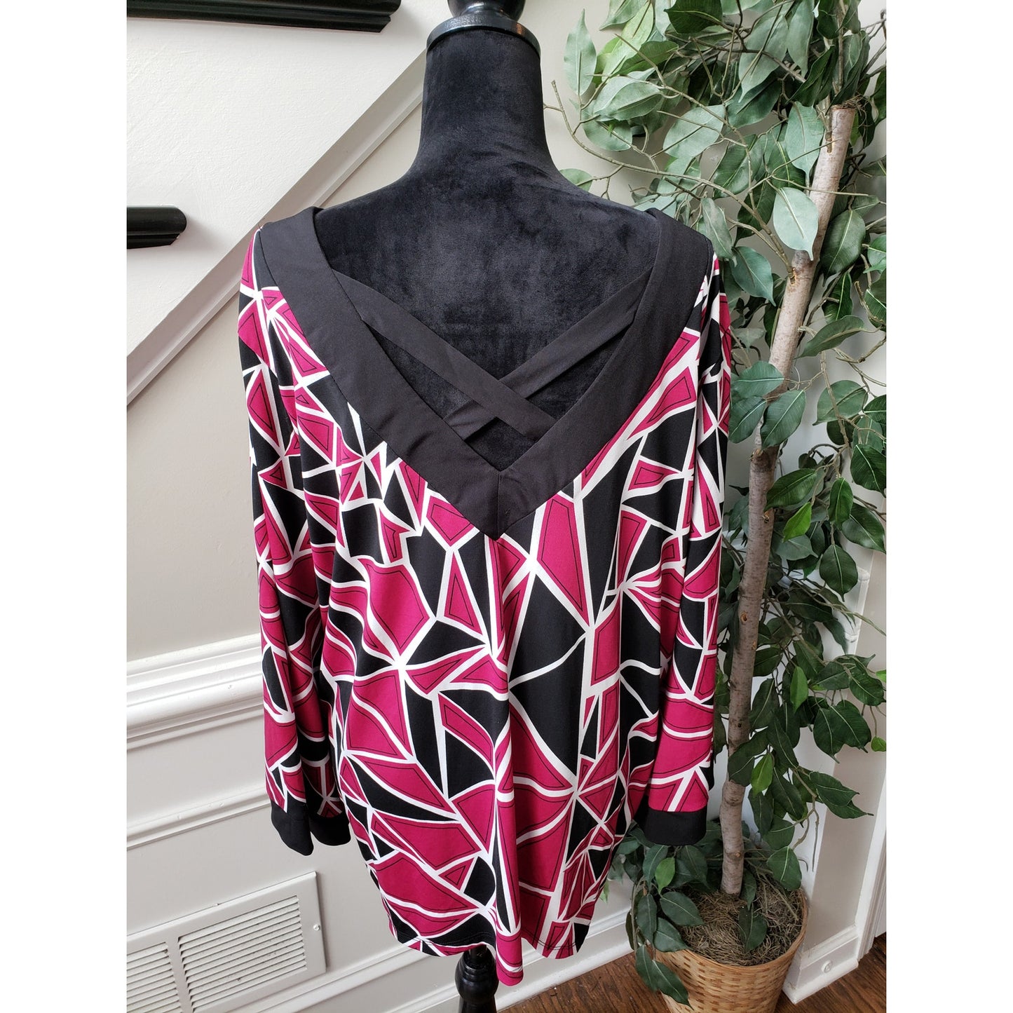 Ashley Stewart Blouse Top Womens 22/24 Pink Geo Print Backless V Neck Pullover