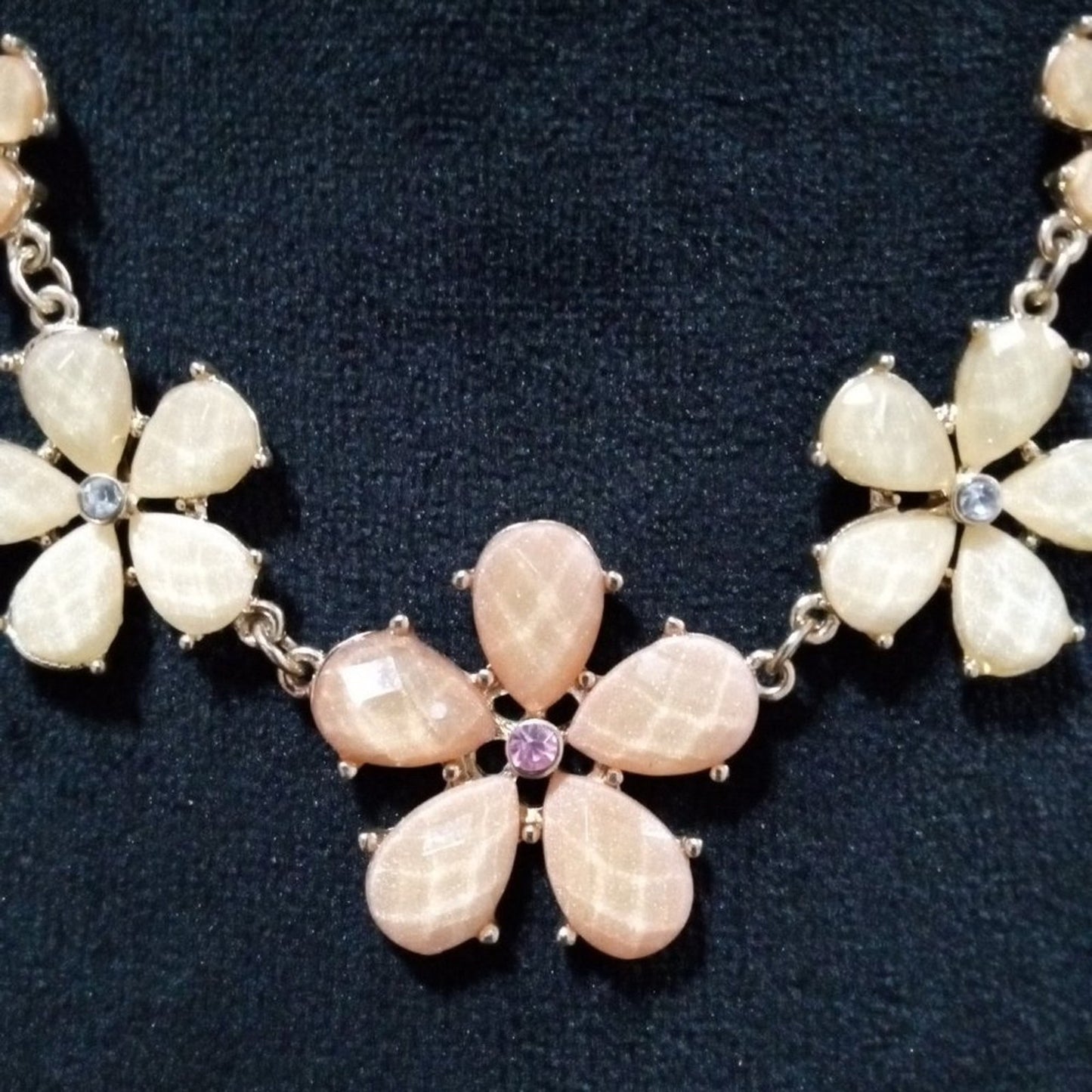 Eclairs Womens Chunky Rhinestones Beaded Floral Statement Necklace with Lobster