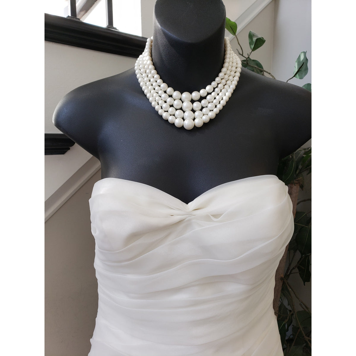 White by Vera Wang Wedding Dress Womens Size 6 White Flare Gown with Bias Flange