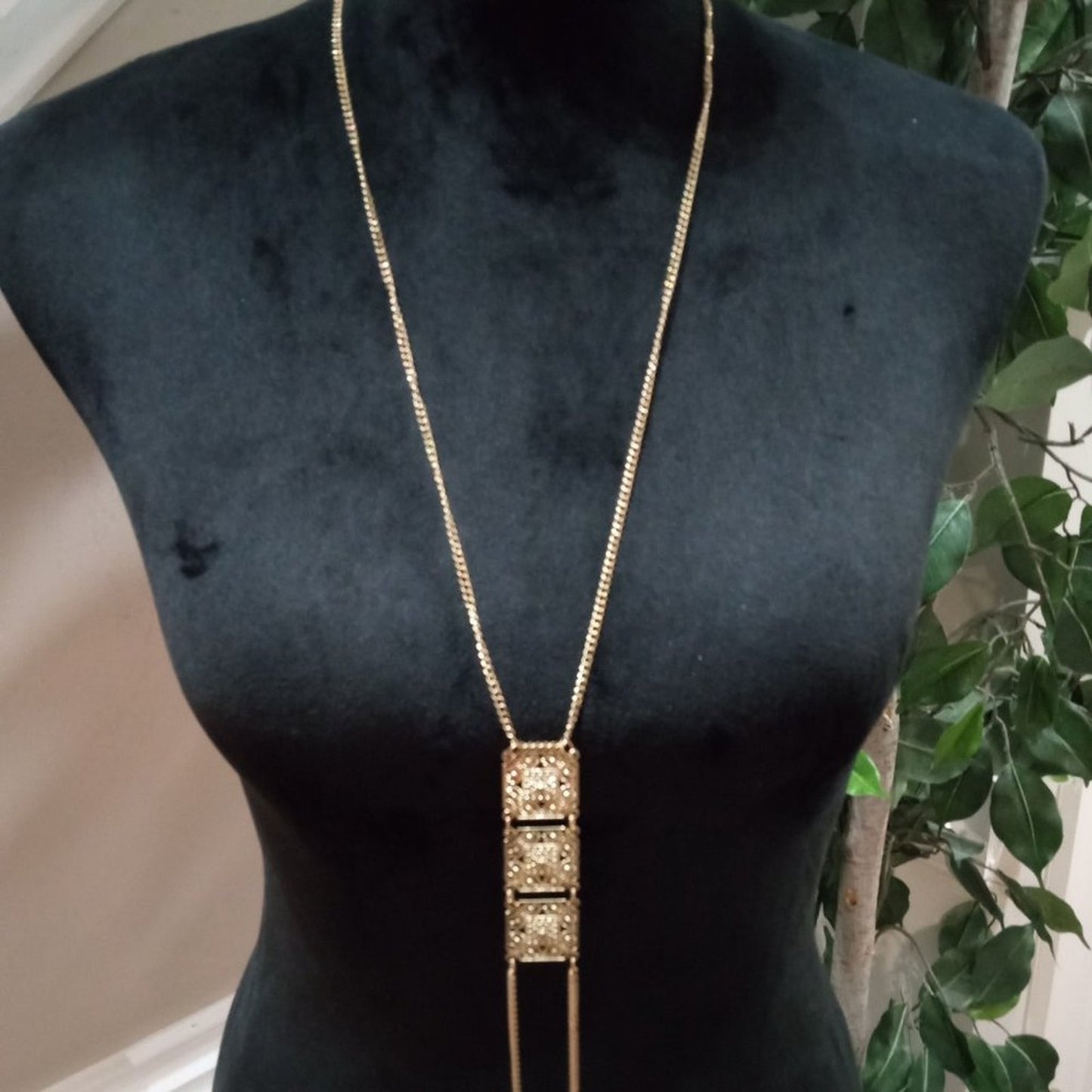 Womens Fashion Chunky Gold Tone Art Charm Pendant Necklace with Lobster Clasp