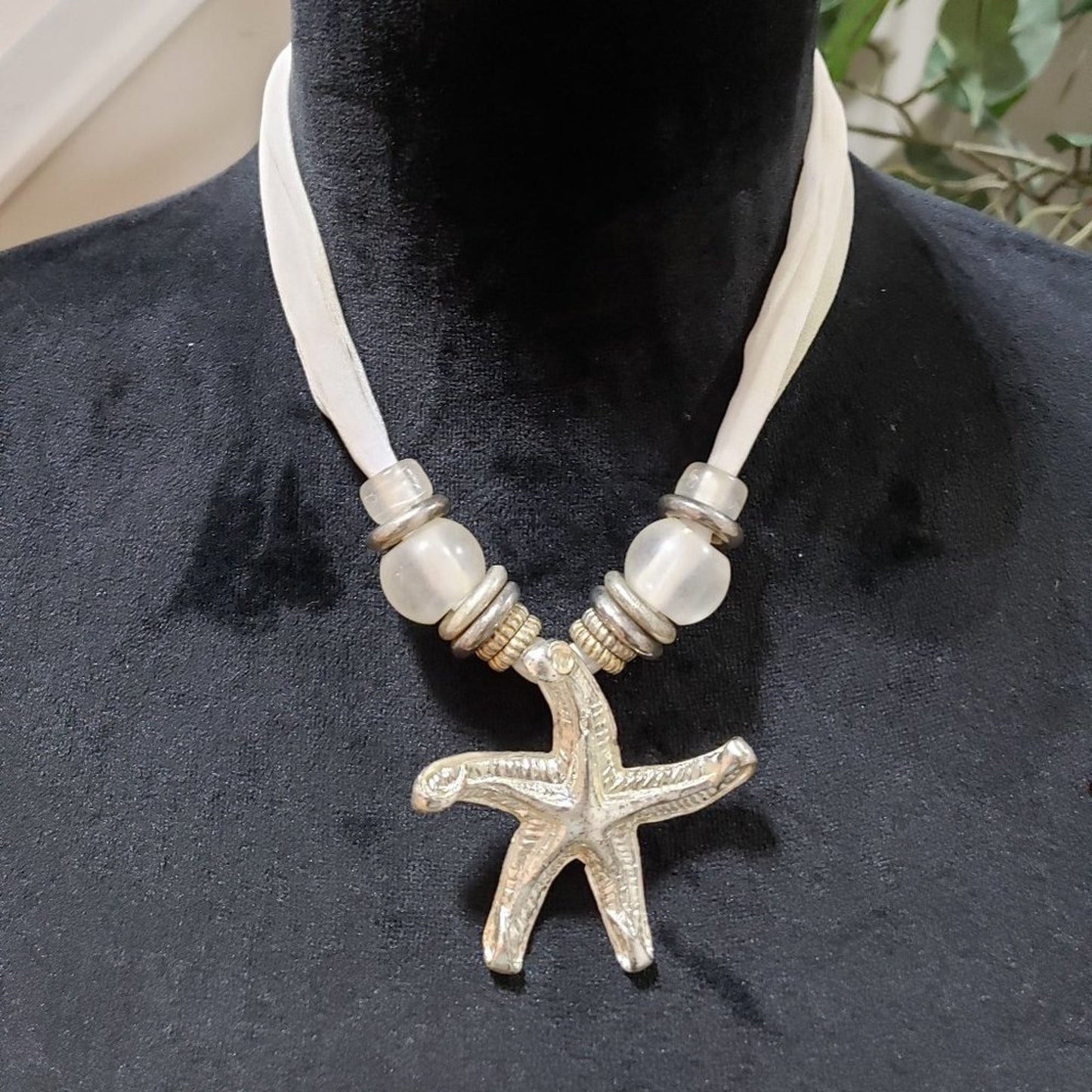 Womens Fashion Chunky Beaded Big Starfish Pendant Necklace with Lobster Clasp