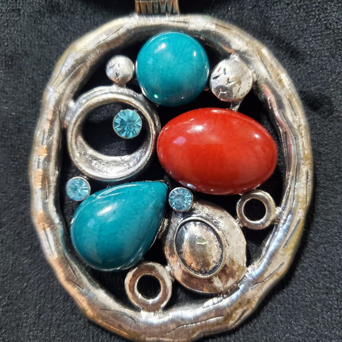 Womens Single Strand Turquoise Coral Inlay Pendant Necklace with Lobster Clasp