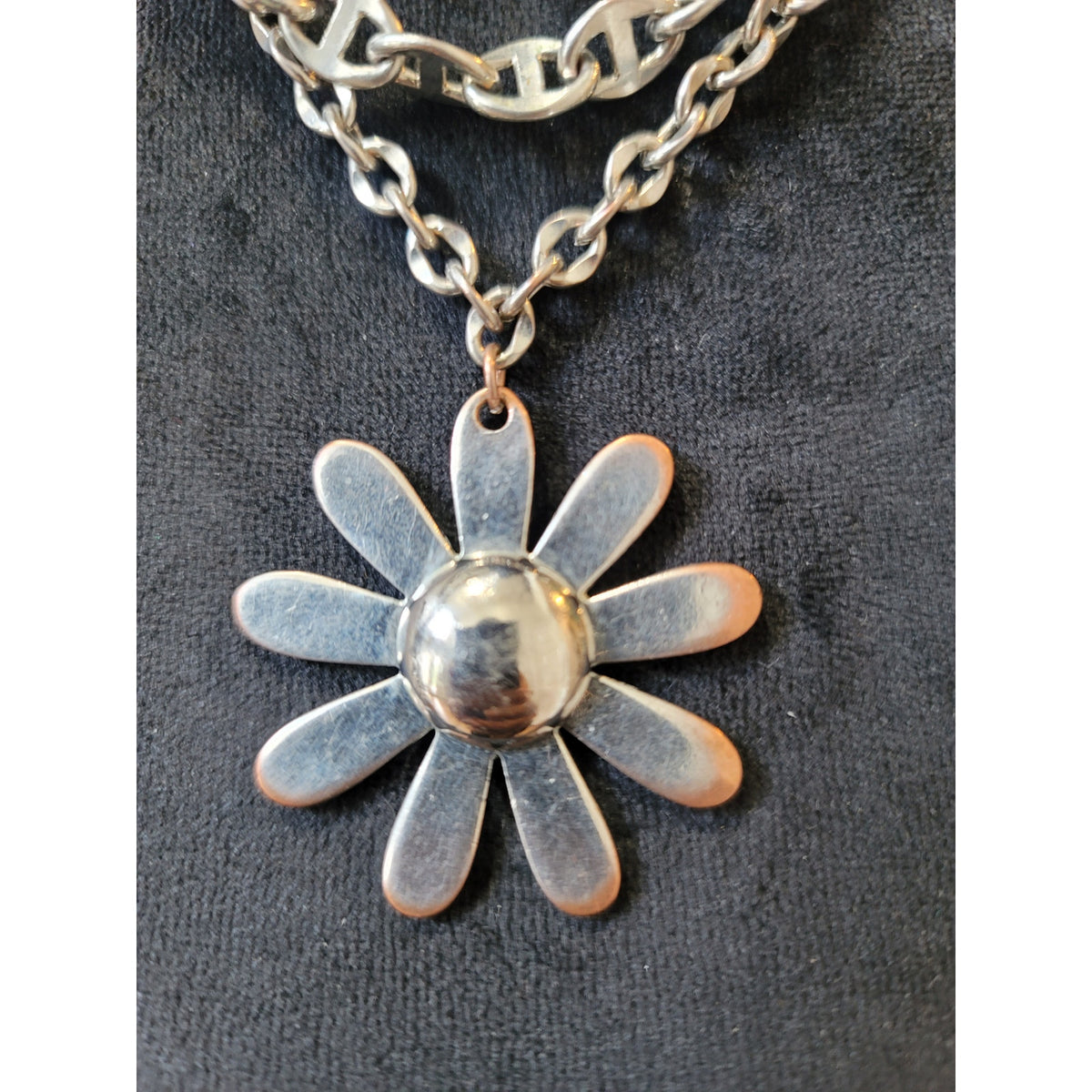 Women's Lightweight Silver Necklace With Twisted Mariner Link Chain Design