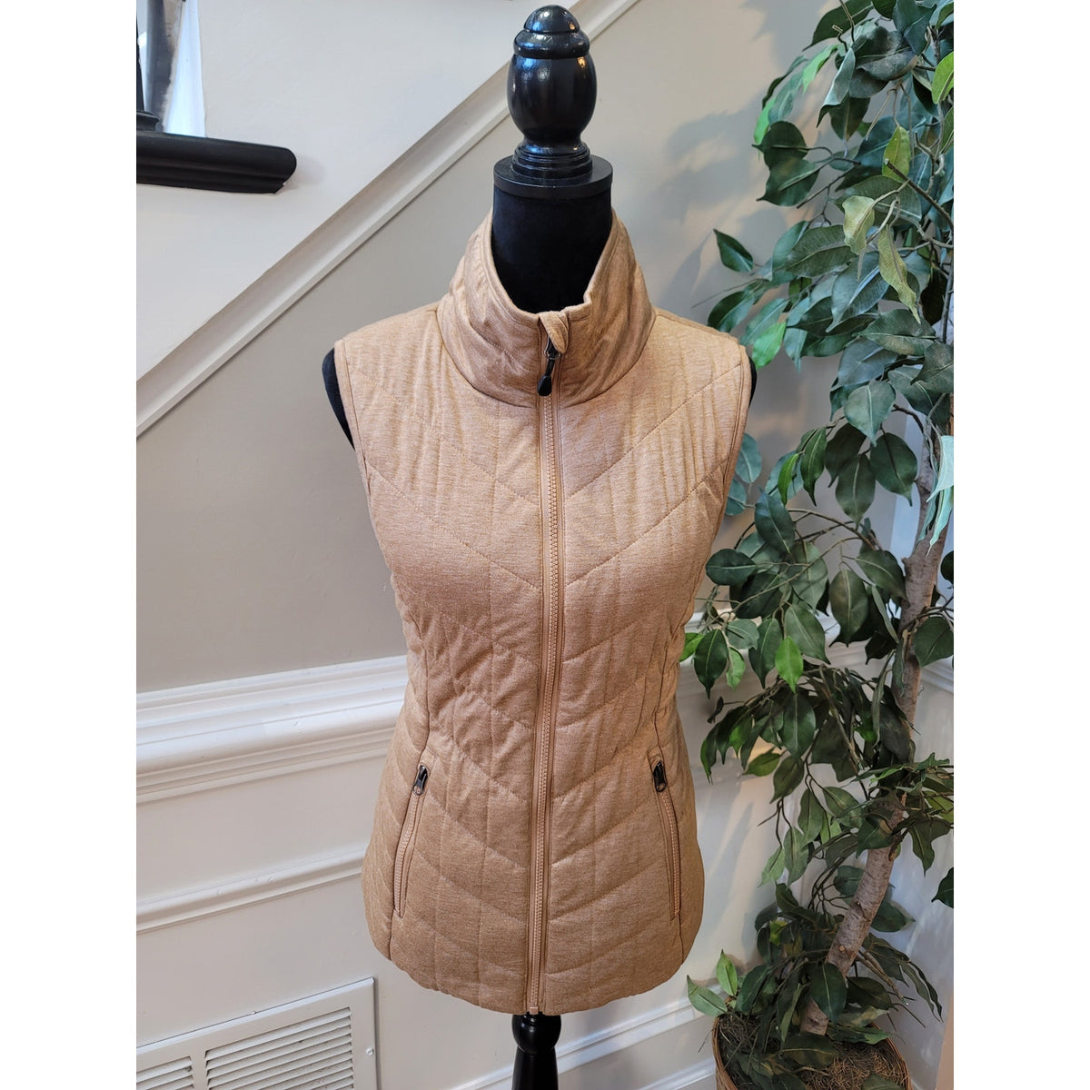 Bagatelle Gilet Vest Women Small Camel Quilted Front Zipper Sleeveless Mock Neck