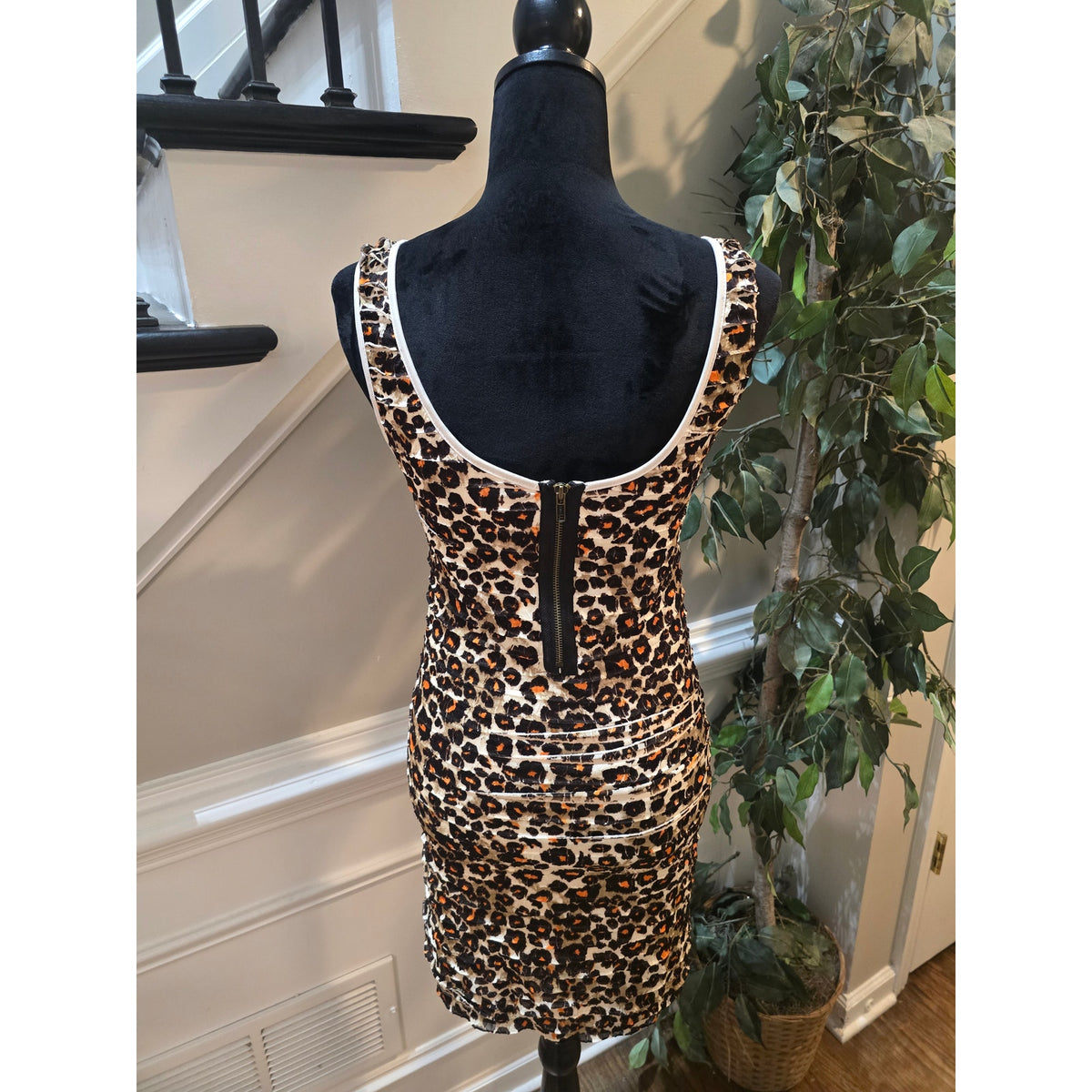 Women’s Small Leopard Print Bodycon Mini Dress Sleeveless Scoop Neck