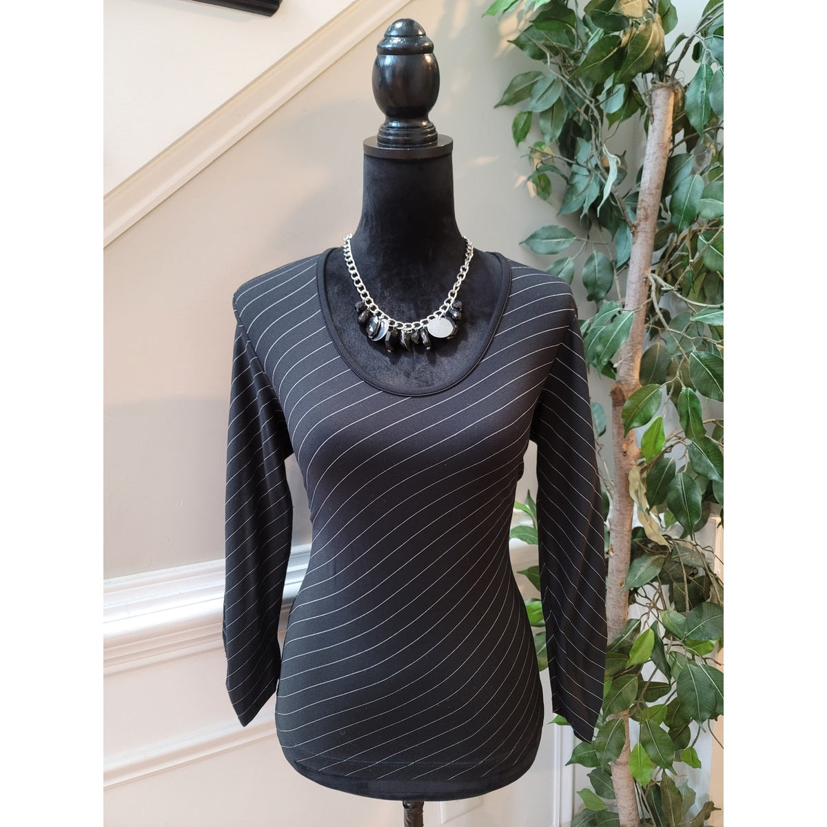 Banana Republic Stretch Top Women's Medium Black White Pinstripe Long Sleeves