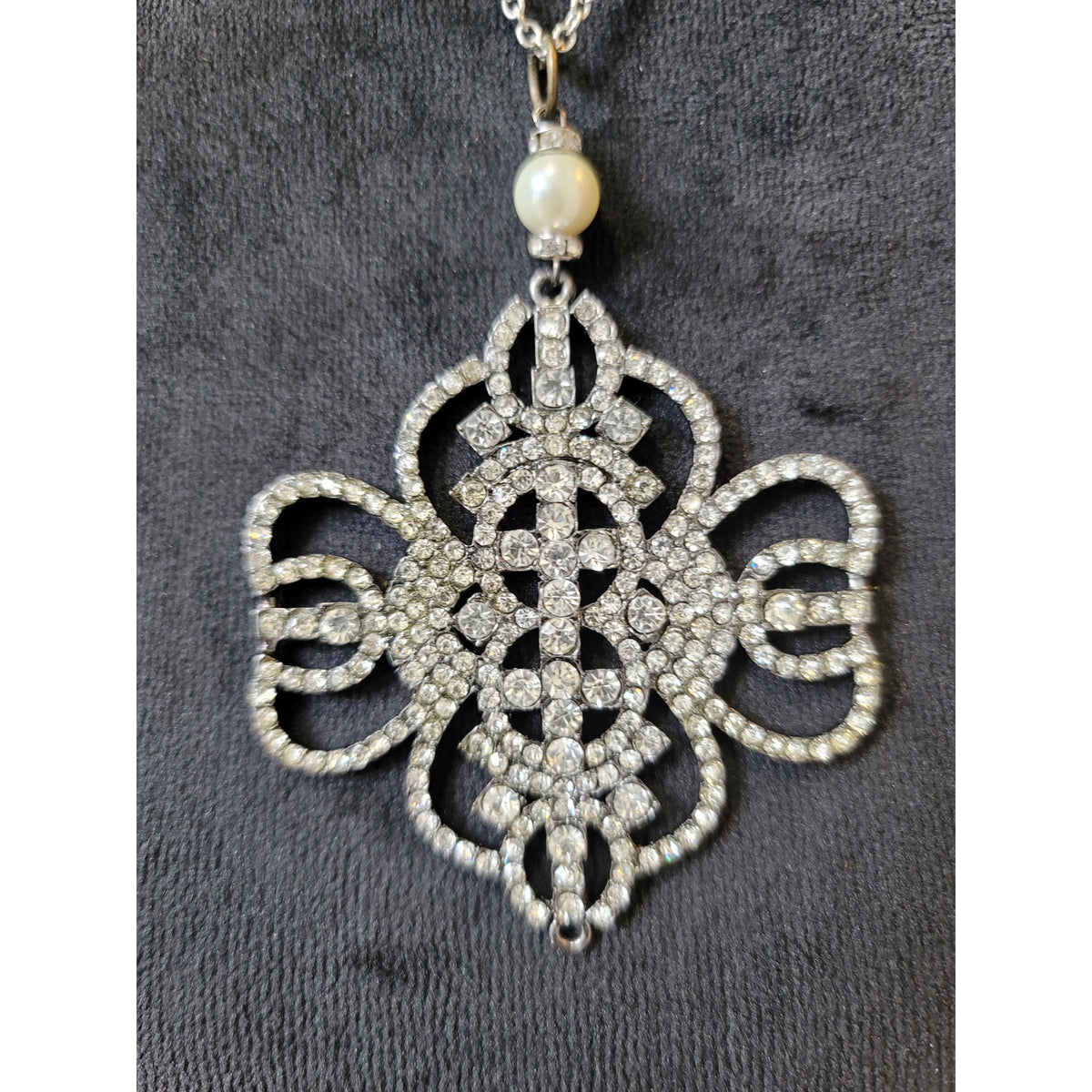 Trifari Women Rhinestone Pendant Necklace Pearl Accent And Lobster Claw Lock
