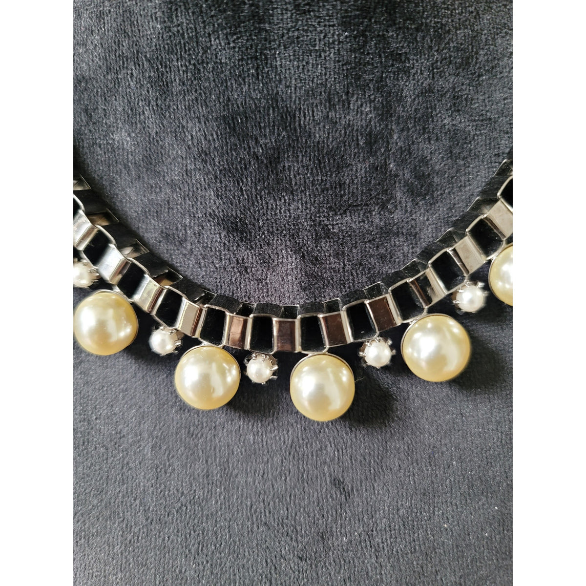 Women's Pearl Beaded Necklace With Black Chain Design And Lobster Clasp Lock