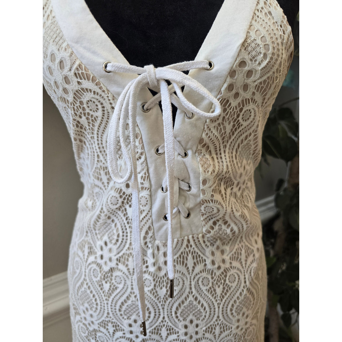 Love J A-Line Mini Dress Women's Large White Crochet Lace Grommet Tie Lined
