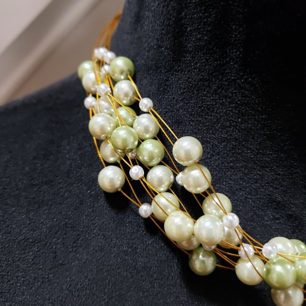 Women Fashion White Freshwater Pearls Beaded Collar Necklace with Lobster Clasp