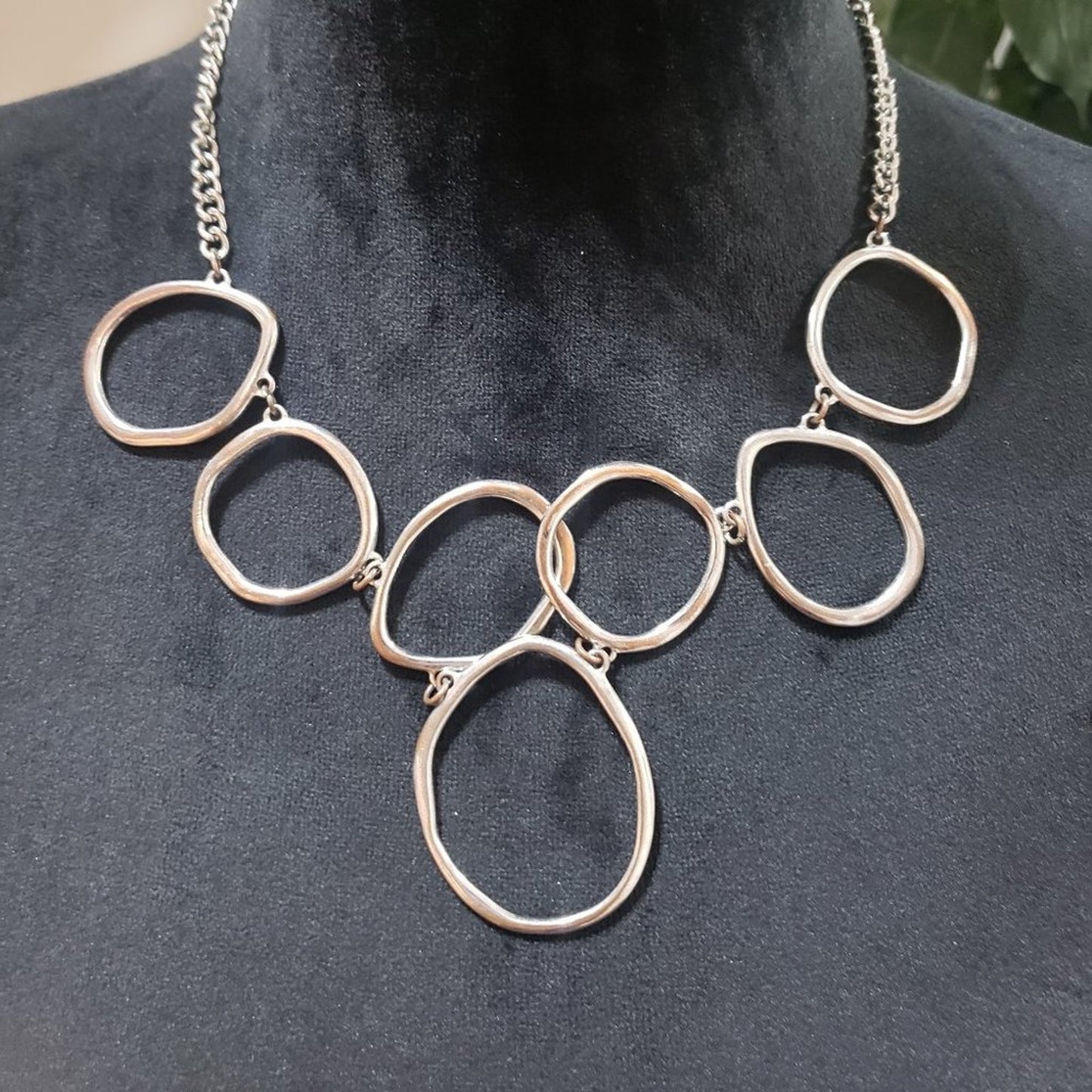 Womens Fashion Gold Tone Multi Circles Hoops Connected Chain Statement Necklace